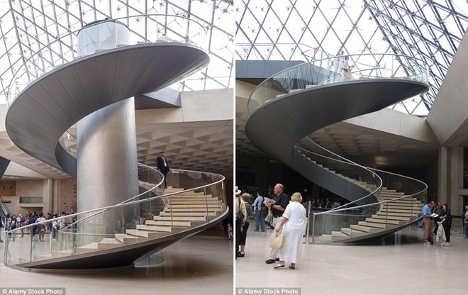 Thang máy ở bảo tàng Louvre, Paris, Pháp