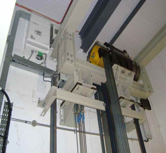 Thang máy cáp kéo 